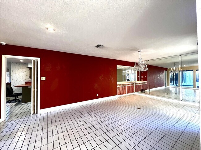 Building Photo - 2002 Tucumcari Dr