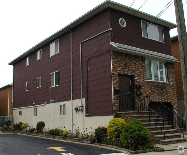 Building Photo - 635 Central Ave