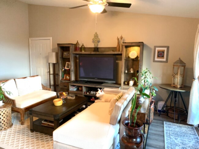 Building Photo - 200 Pensacola Beach Rd