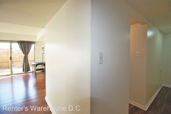 Foto del edificio - 1 br, 1 bath House - 4 Canterbury Sq #101