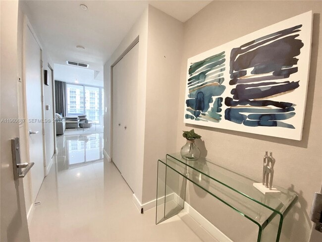 Foto del edificio - 488 NE 18th St