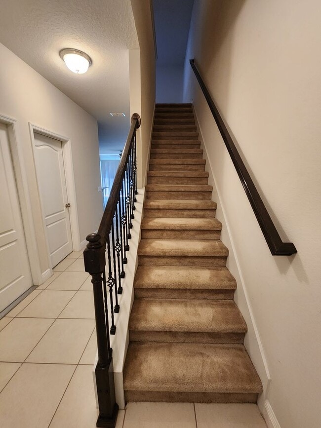Building Photo - Townhouse Gated Community Central Park