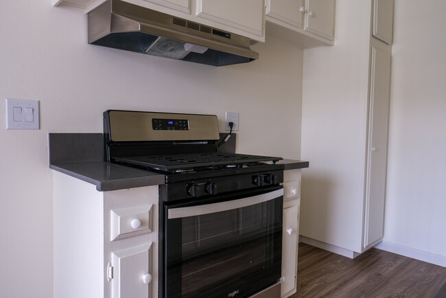 Building Photo - Tustin Villas Apartments