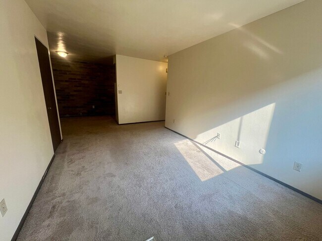 Foto del edificio - Charming One Bedroom Apartment! Lots of Na...