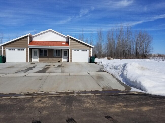 Building Photo - 5210 Christopher Dr