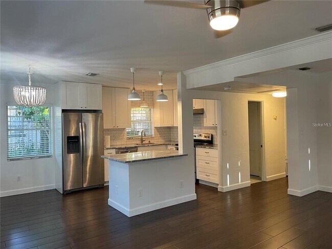 Foto del edificio - 918 Golfview St