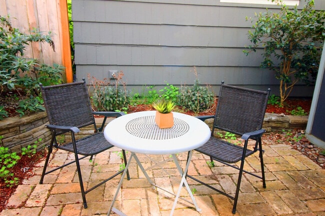 Building Photo - 2904 Alki Ave SW