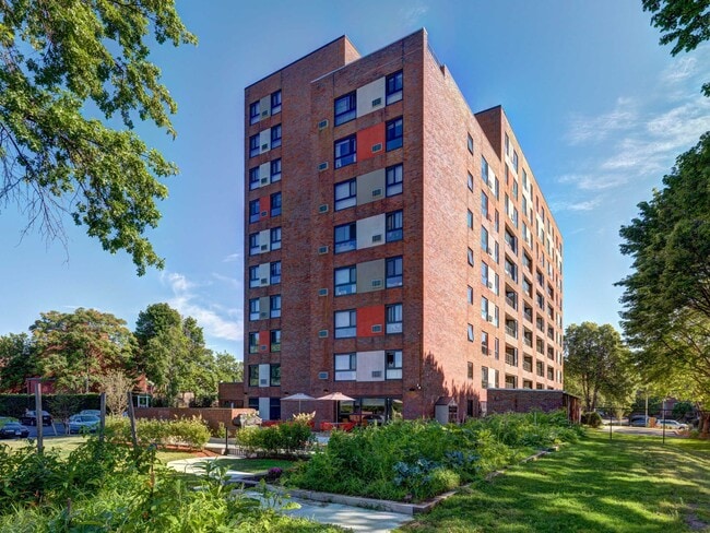 Building Photo - 25 Pleasant St