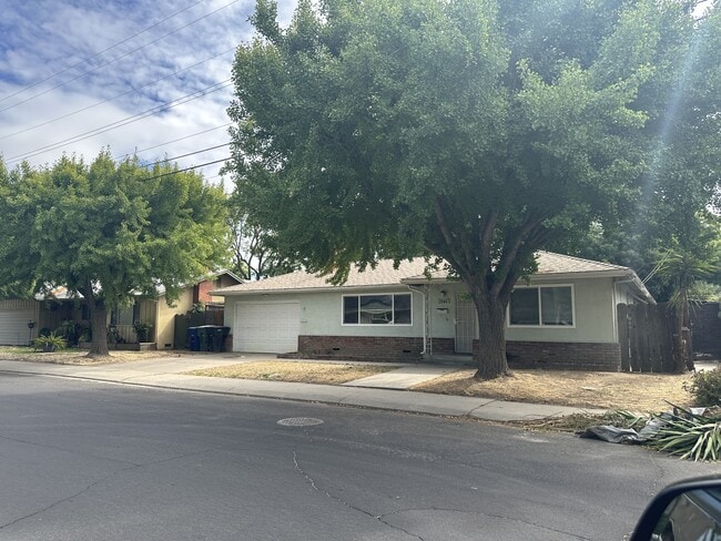 Building Photo - 1540 Goldenwood Dr