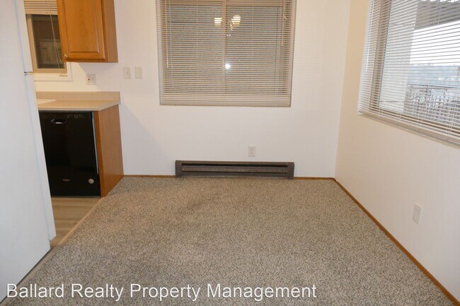 Building Photo - 2 br, 1 bath House - 4207 Phinney Ave N #204