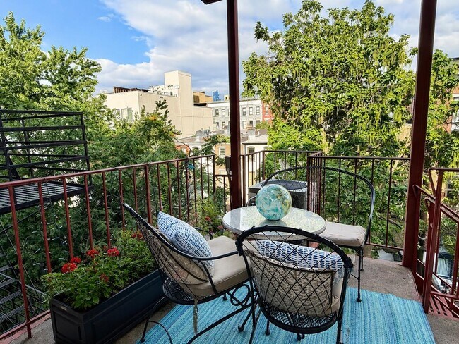Foto del edificio - 809 Willow Ave