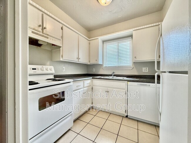 Foto del edificio - 900 NW 24th St