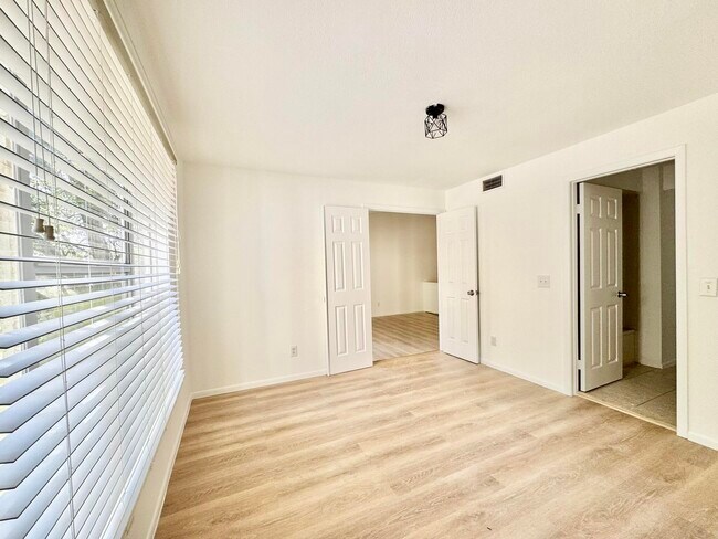 Building Photo - 1725 Palm Cove Blvd