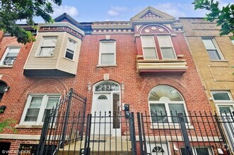 Building Photo - 2336 W Taylor St