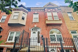Building Photo - 2336 W Taylor St