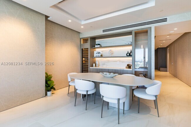 Foto del edificio - 100 South Pointe Dr