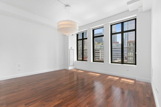 Building Photo - 143 Reade St