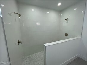 Building Photo - 821 Newell St E