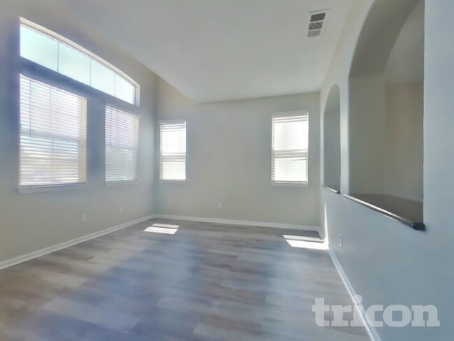 Foto del edificio - 757 Pino Ave