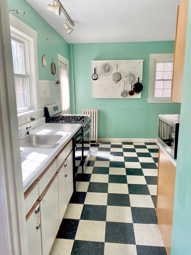 Building Photo - 94 Florian St