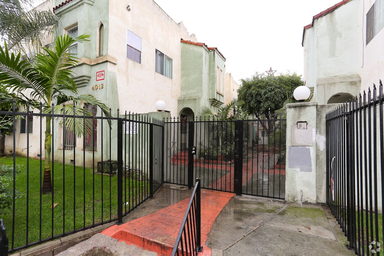 Building Photo - 4012 Montclair St