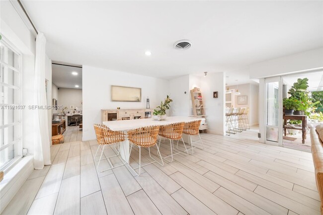 Foto del edificio - 341 Island Dr