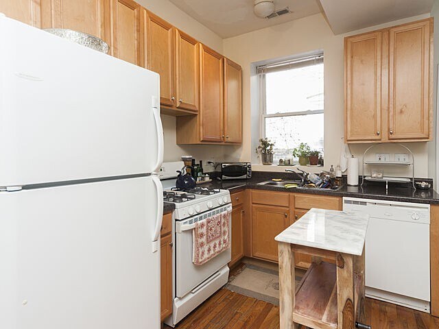 Building Photo - 2123 W Schiller St