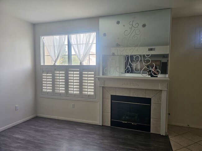 Foto del edificio - 2 Bedroom Townhome for Rent