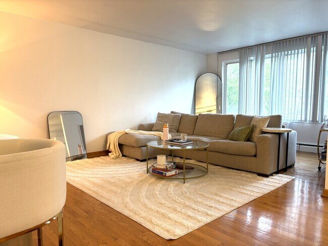 Foto del edificio - 539 W Stratford Pl