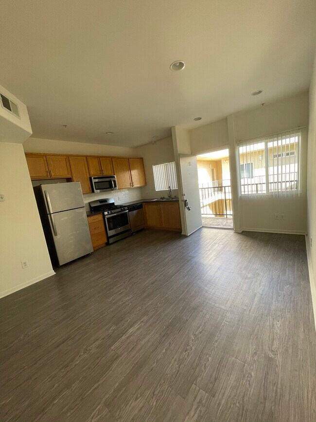 Living room area - 251 Robinson St