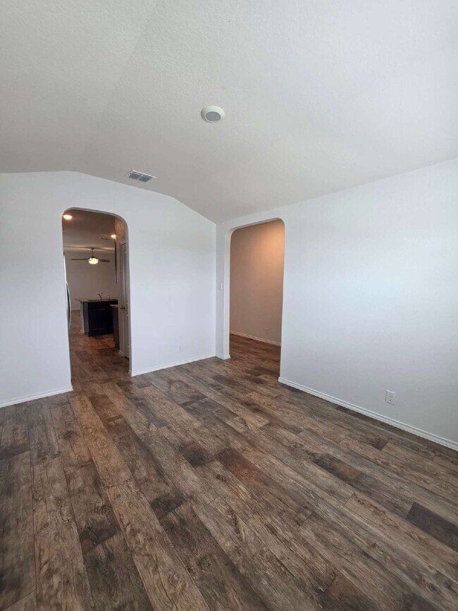Foto del edificio - Ready Now – Freshly Painted & Move-In Ready!