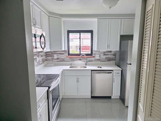 Building Photo - 285 Village Ct