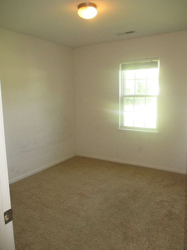Building Photo - Charming three bedroom two bath home located off Piney Green.