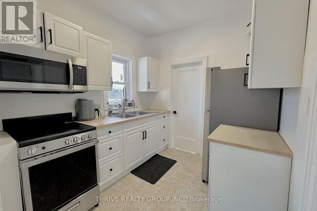 Building Photo - 230 Grey St