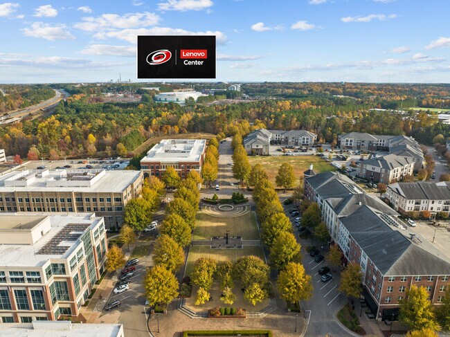 Dentro del Parque Empresarial Wade encontrarás tiendas, restaurantes y fabulosos espacios abiertos. - 1319 Rodessa Run