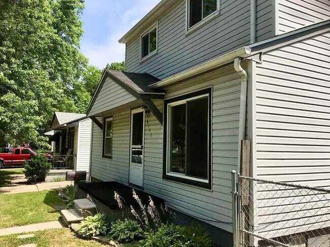 Foto del edificio - 6171 Wilkie St