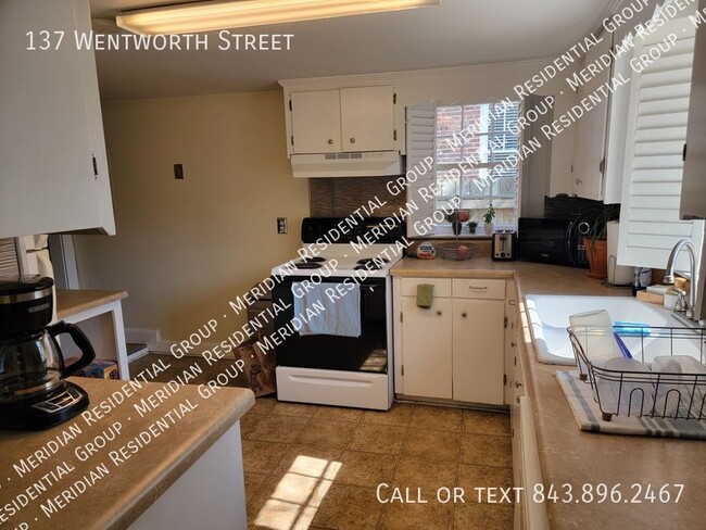 Foto del edificio - 2 bed / 2 bath w/Study on Wentworth St!