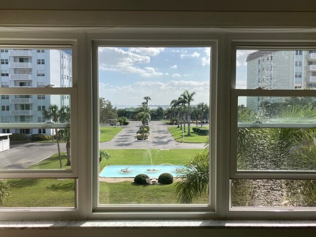 Building Photo - 8 Glencoe Pl