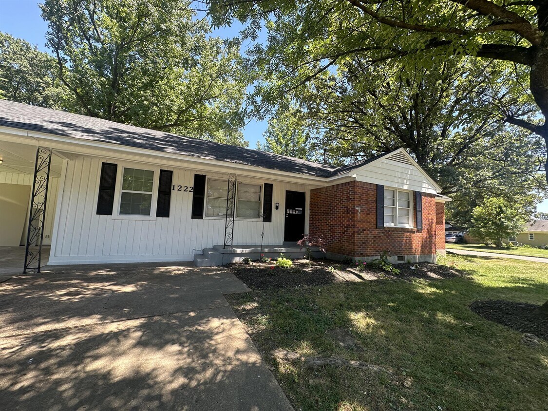 Foto principal - 1222 Dogwood Dr