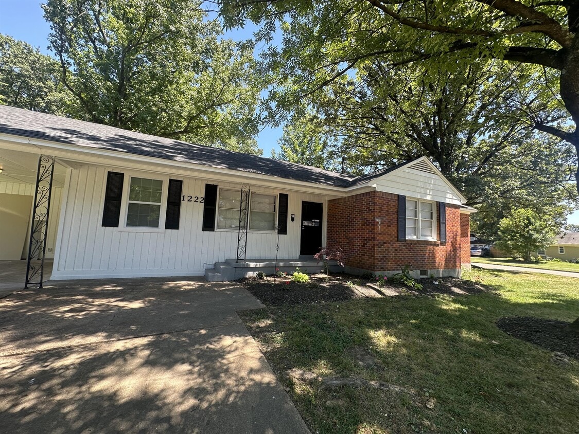 Primary Photo - 1222 Dogwood Dr