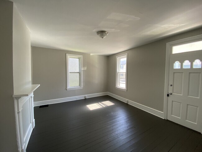 Building Photo - 429 S 2nd St