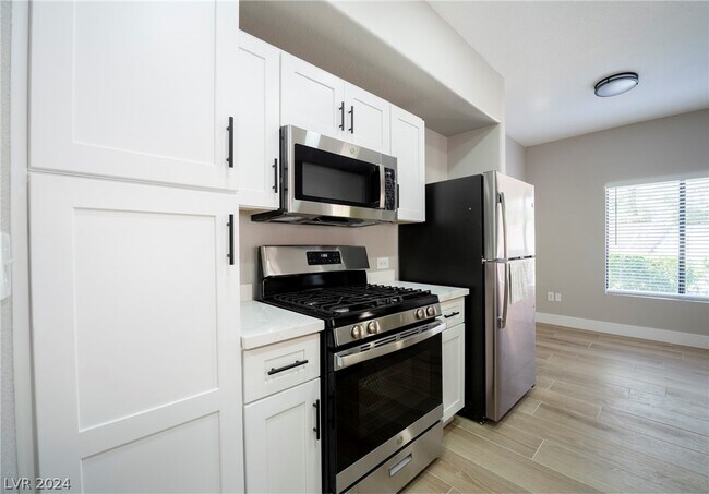 Foto del edificio - 8250 N Grand Canyon Dr