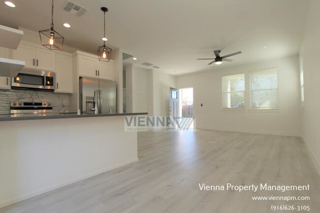 Building Photo - 208 Manzanita Ave