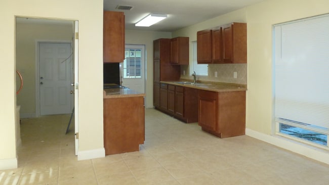 Building Photo - 1313 Roger Babson Rd