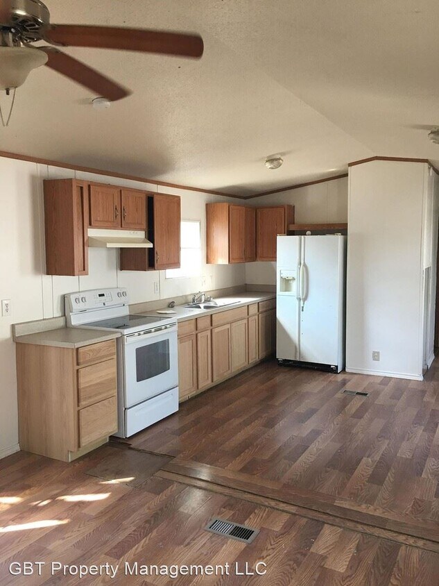 Primary Photo - 5201 Azle Ave