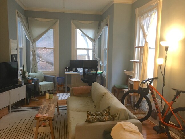 Living Room - 1902 Fairmount Ave
