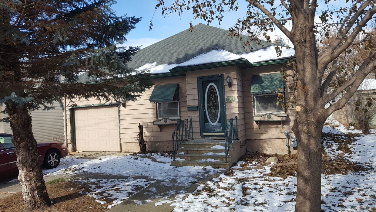 Primary Photo - 3 bedroom 1 bath house