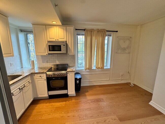 Building Photo - 20 Chapel St