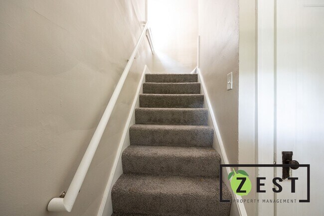 Foto del edificio - 15767 Pinehurst St