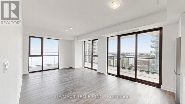 Photo du bâtiment - 2075 Lakeshore Rd.